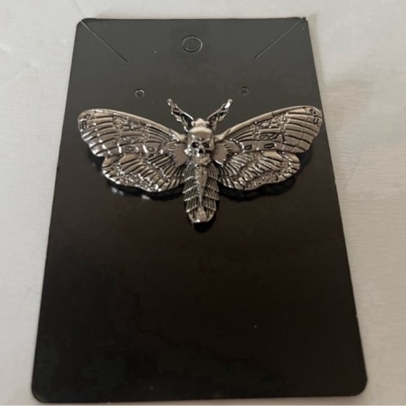 Death Head Moth Skull Brooch Pin
Antique Silver Finish Goth Punk Jewelry - Picture 7 of 9